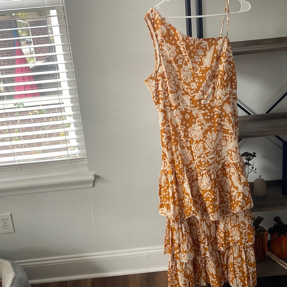 NWOT Lulus Dress. Size Large.